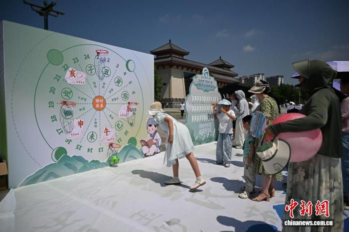 2026汉中端午文旅嘉年华启幕 10台机器人共舞展现科技与民俗融合  第2张