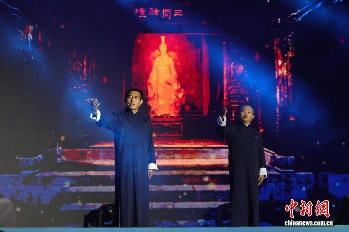 屈原故里端午诗会在秭归举行 200余名学子吟诵《千秋诗魂  第3张