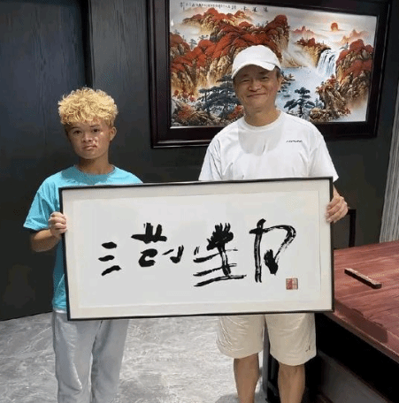 范小勤直播售卖签名书法 单晚售出近300单  第2张