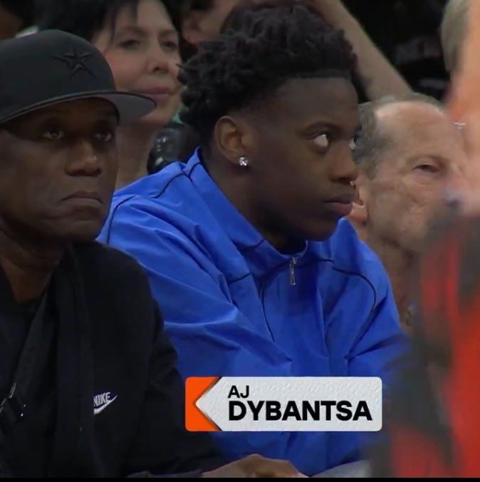 迪班萨现场观战神秘人，奇才持有2026年NBA选秀状元签  第2张