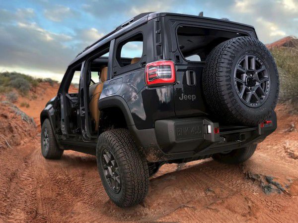 Jeep首款硬派越野纯电SUV Recon EV正式开售 续航指标未达预期  第5张