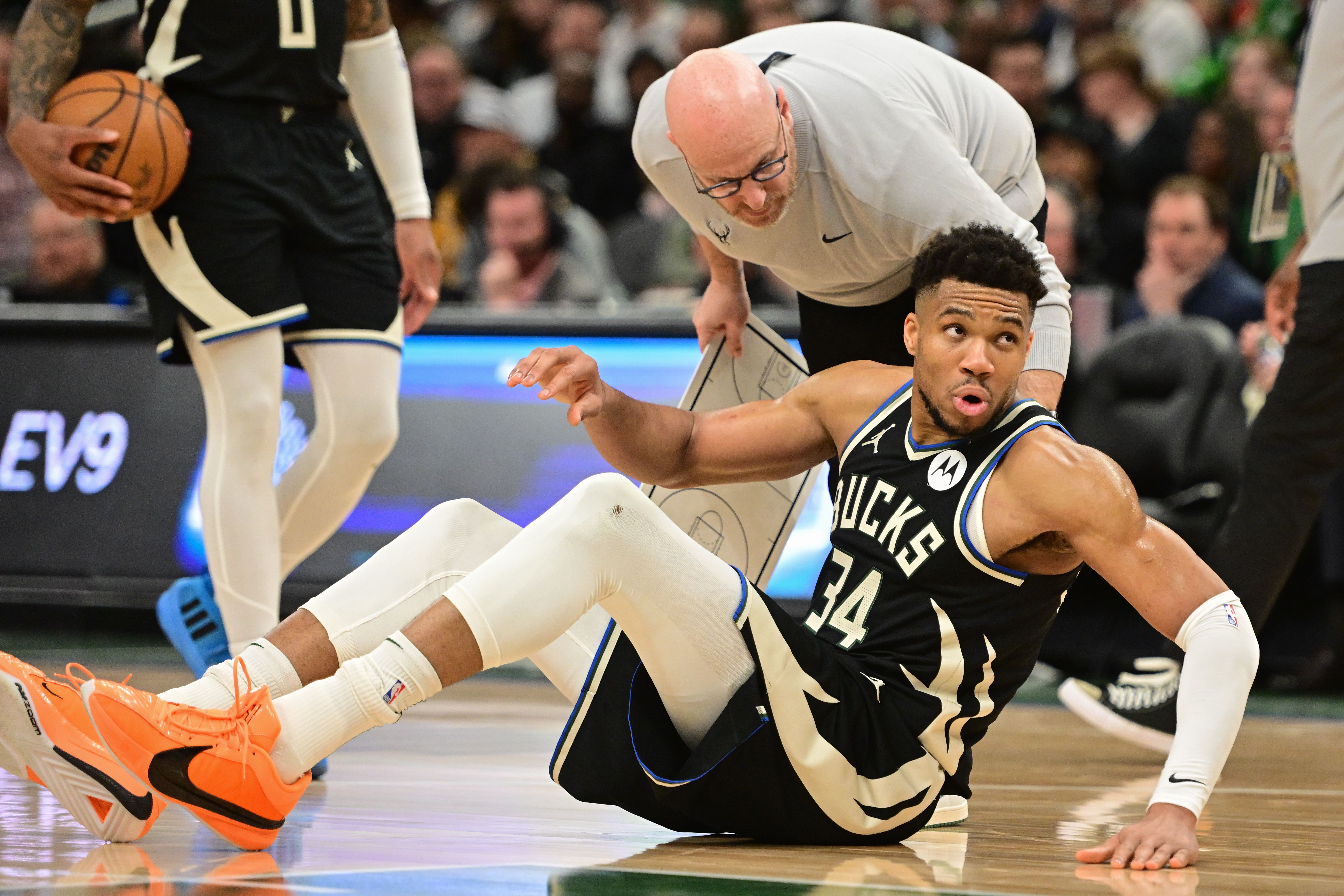 前NBA球员马特·巴恩斯谈扬尼斯与杰伦·布朗交易流言及健康评估