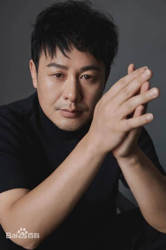 张颂文工作室发布下班照 演员体型变化引发网络热议  第2张