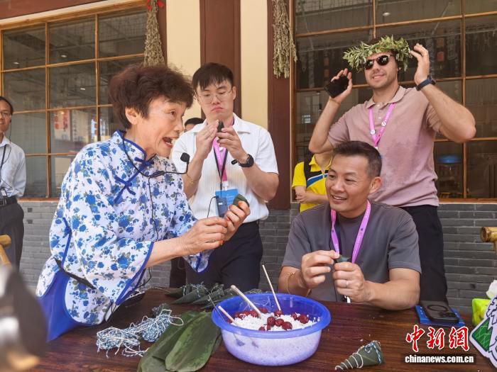 2026国际青年领导人研修交流营走进湖北秭归开展端午民俗体验  第2张