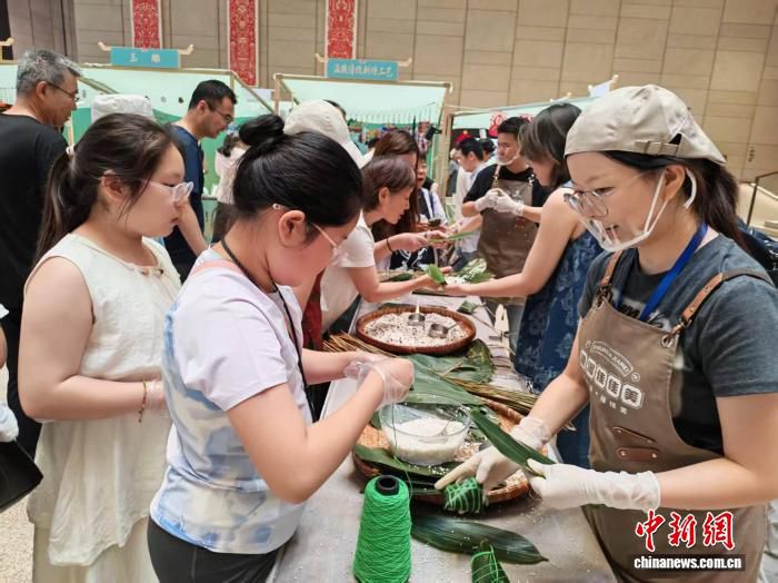 中国工艺美术馆6月19日举办非遗市集 集中开展包粽与观展活动