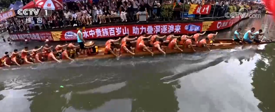 6月19日端午各地举行龙舟竞渡活动 汨罗江赛场考验过弯技术