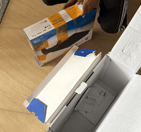 亚马逊印度站点用户反映PS5主机收货外包装破损并申请退货  第2张