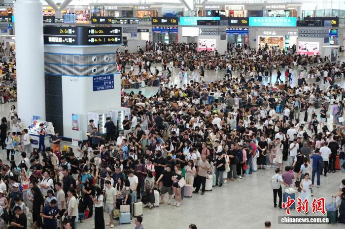 深圳铁路端午单日发送旅客56.18万人 多站点客流创历史新高