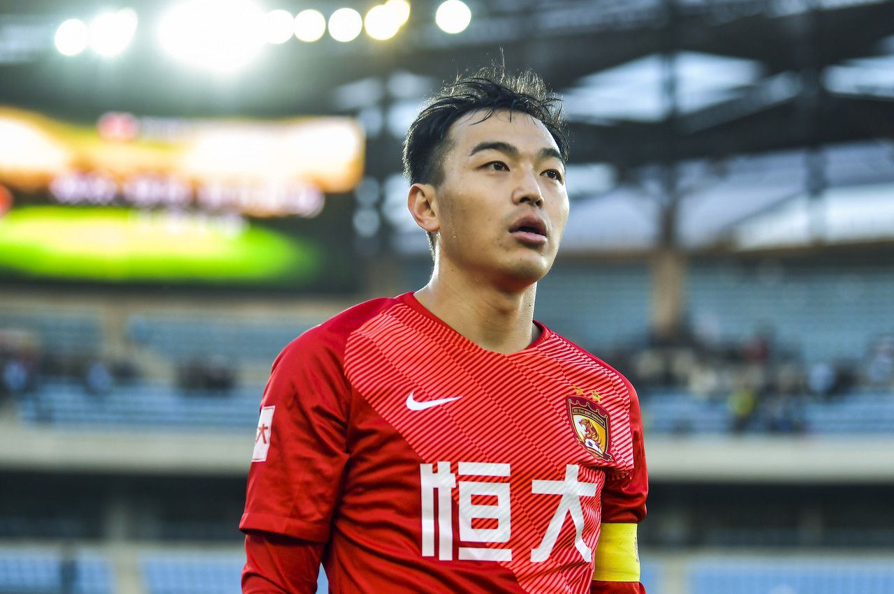 冯潇霆披露2015年亚冠决赛前夜队友聚玩电竞至凌晨 恒大1-0夺冠