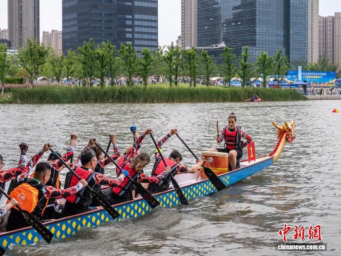 中国2026苏州金鸡湖端午龙舟赛于6月20日在江苏苏州举行