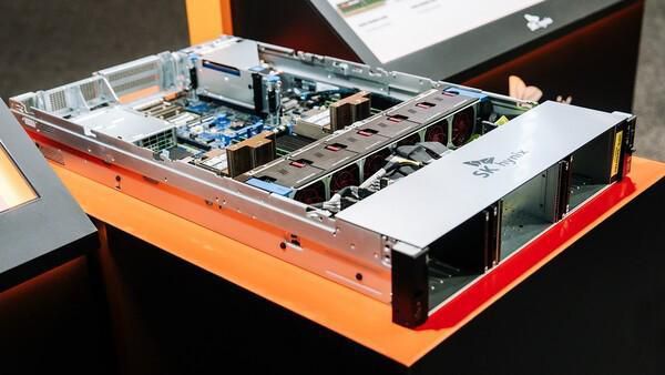 SK海力士在HPE Discover 2026展出Vera Rubin结构模型及HBM4实物  第2张
