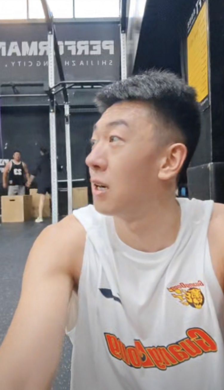 王少杰直播透露进行恢复性训练 称下赛季去向未定暂不回广东  第4张