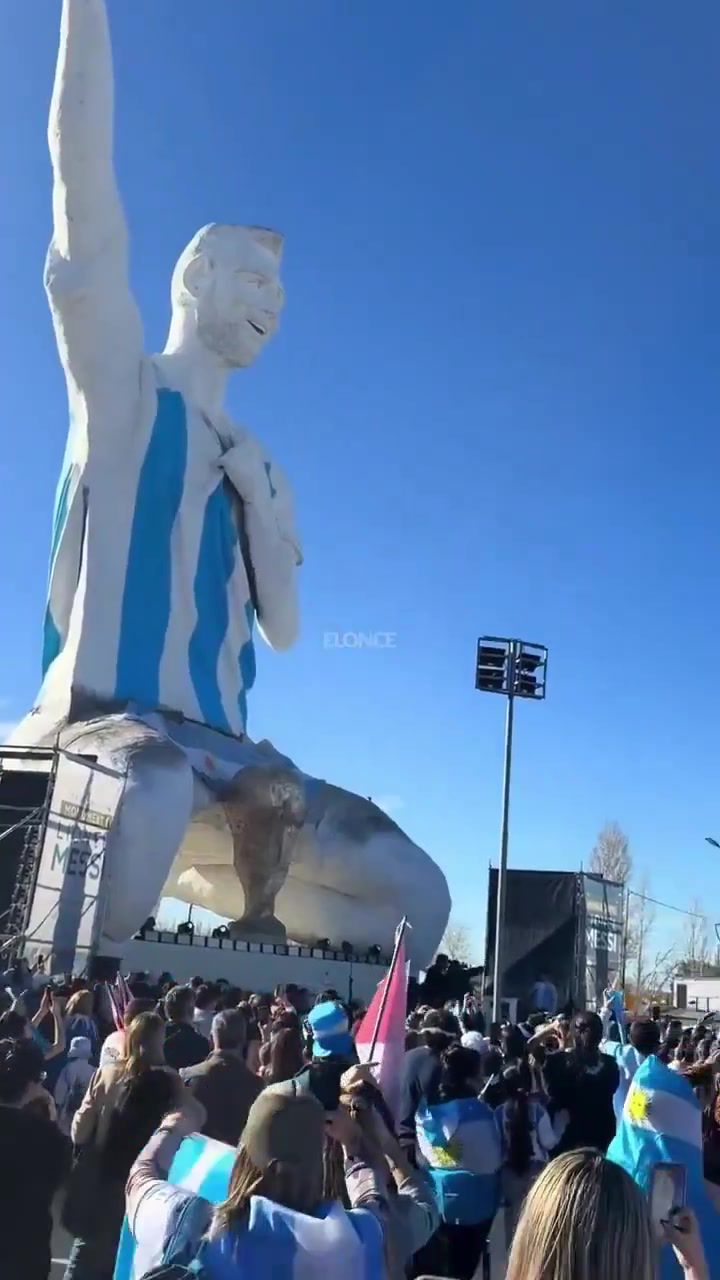 高达26米：世界最高梅西雕像在阿根廷揭幕  第2张