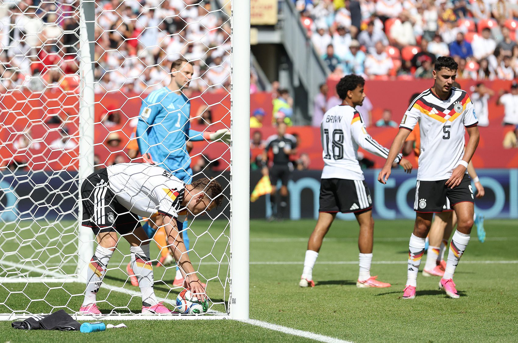 科特迪瓦1-0领先德国 诺伊尔连续8场世界杯丢球创纪录