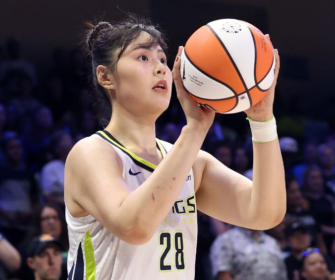 WNBA：达拉斯飞翼93-92逆转芝加哥天空，李月汝两罚全中贡献准绝杀  第3张