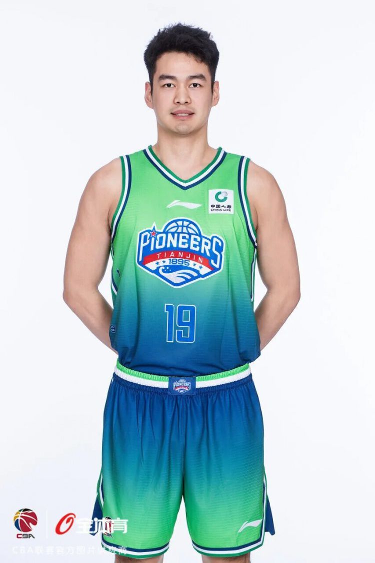 天津荣钢篮球俱乐部新赛季调整三名球员去向：李荣培党瑞博不续约 王一方解约  第3张