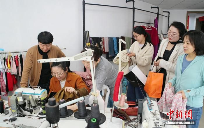 浙江柯桥：55个民族8.8万同胞扎根纺织业  第3张