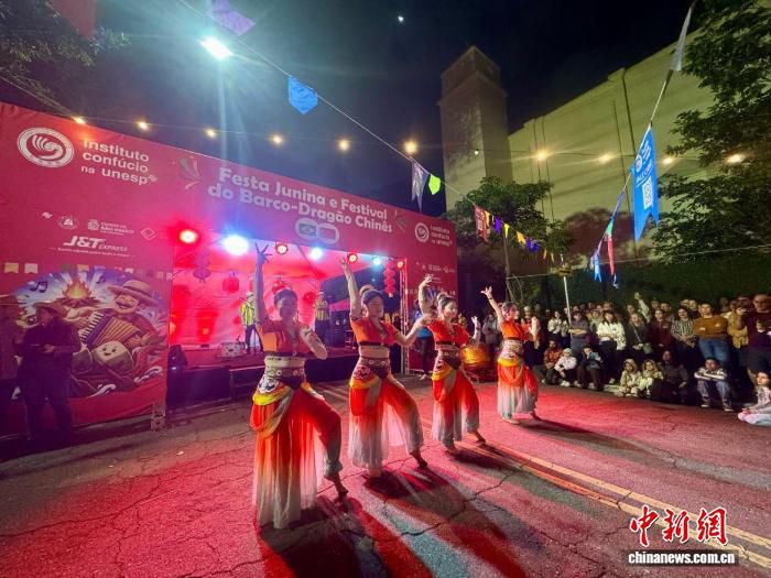巴西圣保罗州立大学孔子学院举办中巴节日融合嘉年华 逾千名民众参与  第3张