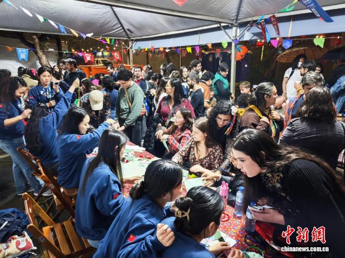 巴西圣保罗州立大学孔子学院举办中巴节日融合嘉年华 逾千名民众参与  第2张