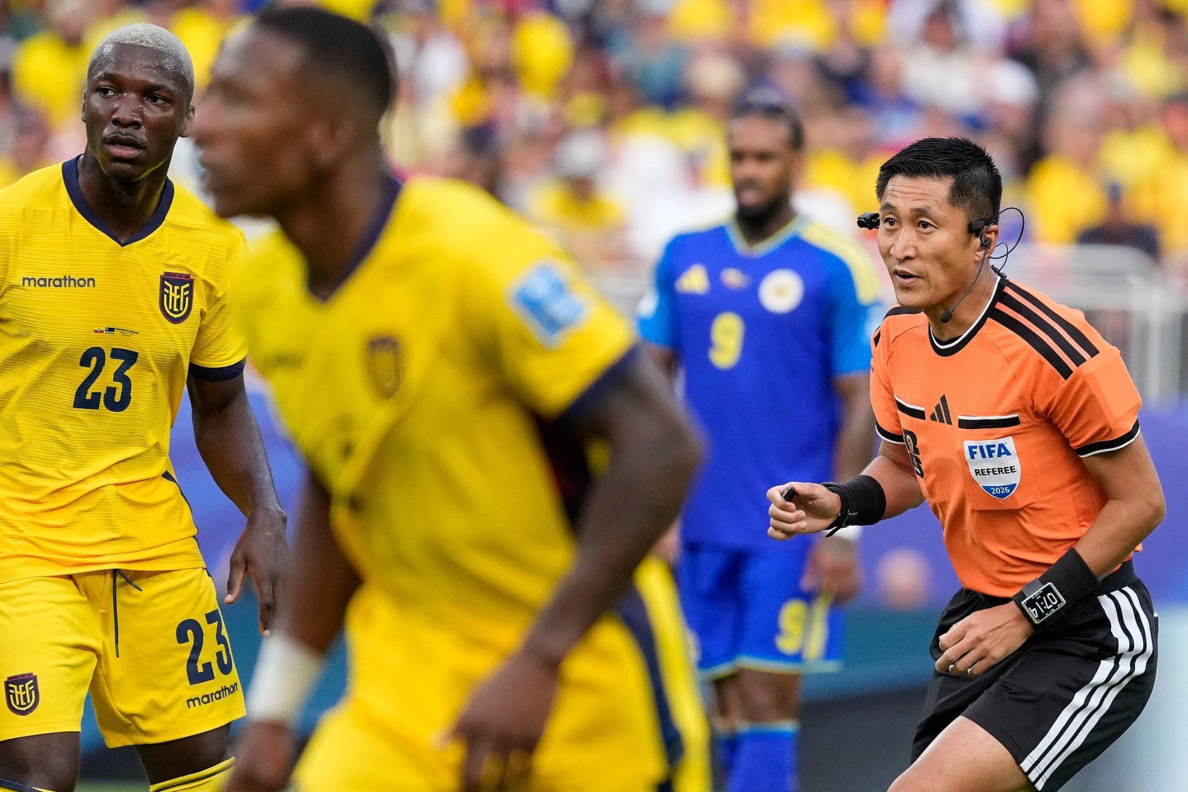 中国裁判组首次完整阵列亮相世界杯，马宁执裁厄瓜多尔0-0库拉索