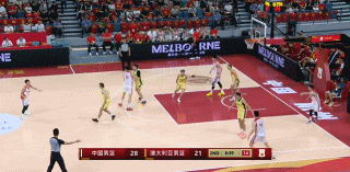 眼观六路！庞峥麟借掩护到高位急停跳投造成对手追尾2+1