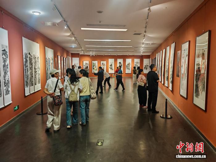 山西太原：香港美术家协会中国画巡回展启幕，展出百余幅精品