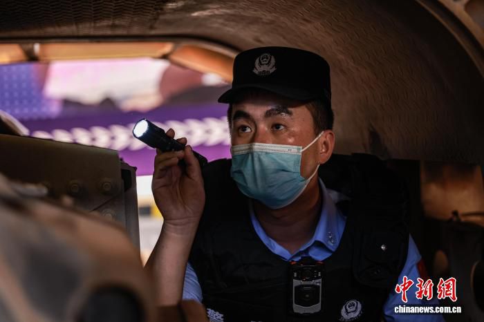 戍边民警陈国辉执勤后视频通话引5岁儿子误会