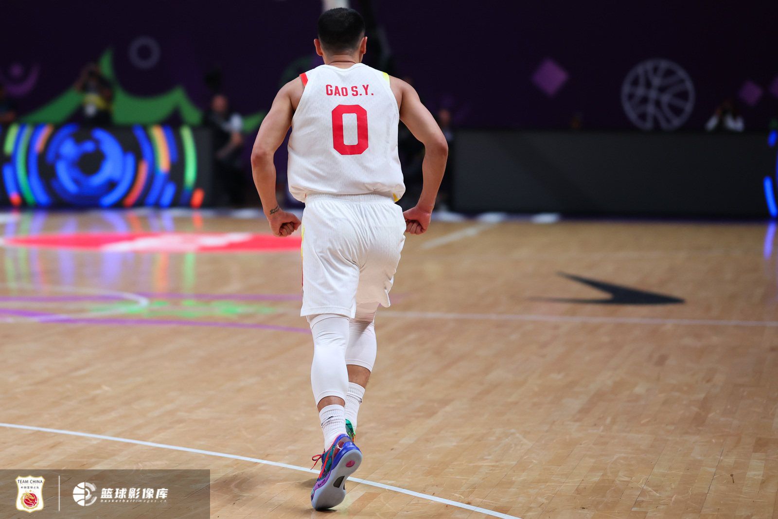 中国男篮杭州热身赛半场44-42澳大利亚 高诗岩贡献2分