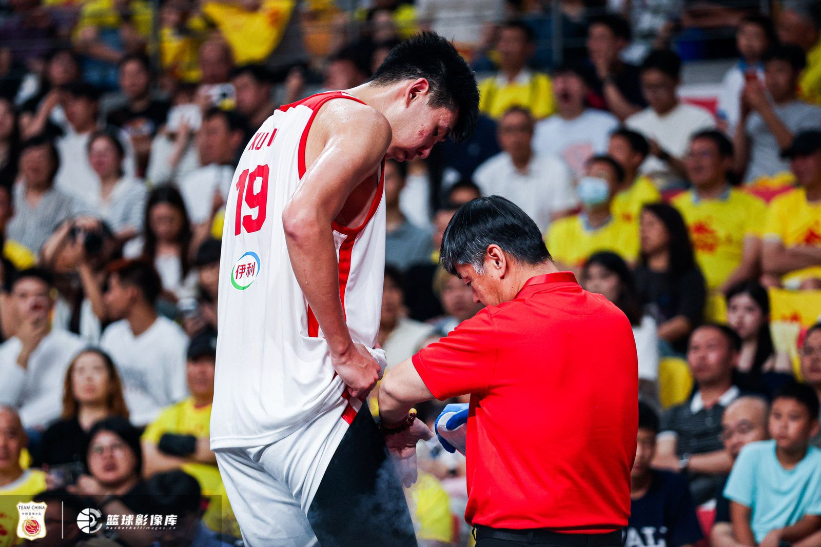 中国男篮热身赛半场44比42领先澳大利亚男篮 徐昕出战近5分钟贡献2盖帽  第1张