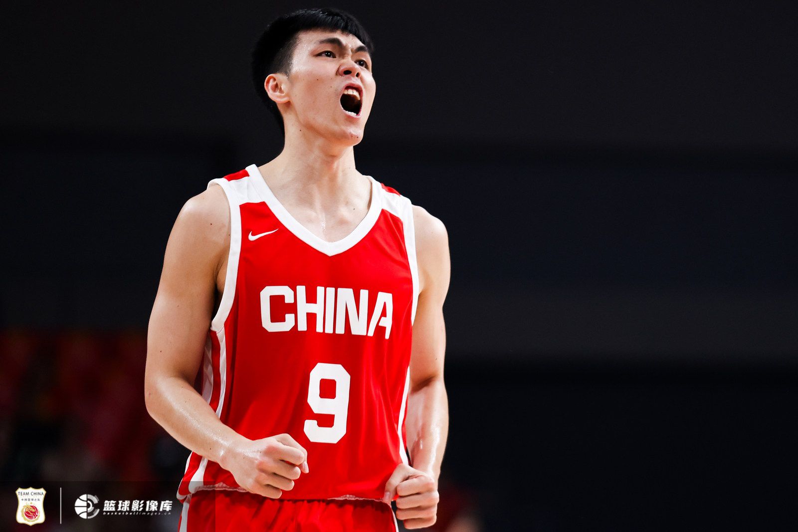 中国男篮杭州站热身赛半场领先澳大利亚2分 庞峥麟替补出战砍5分