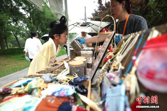 北京市端午假期接待入境游客8.7万人次 实现花费9.5亿元