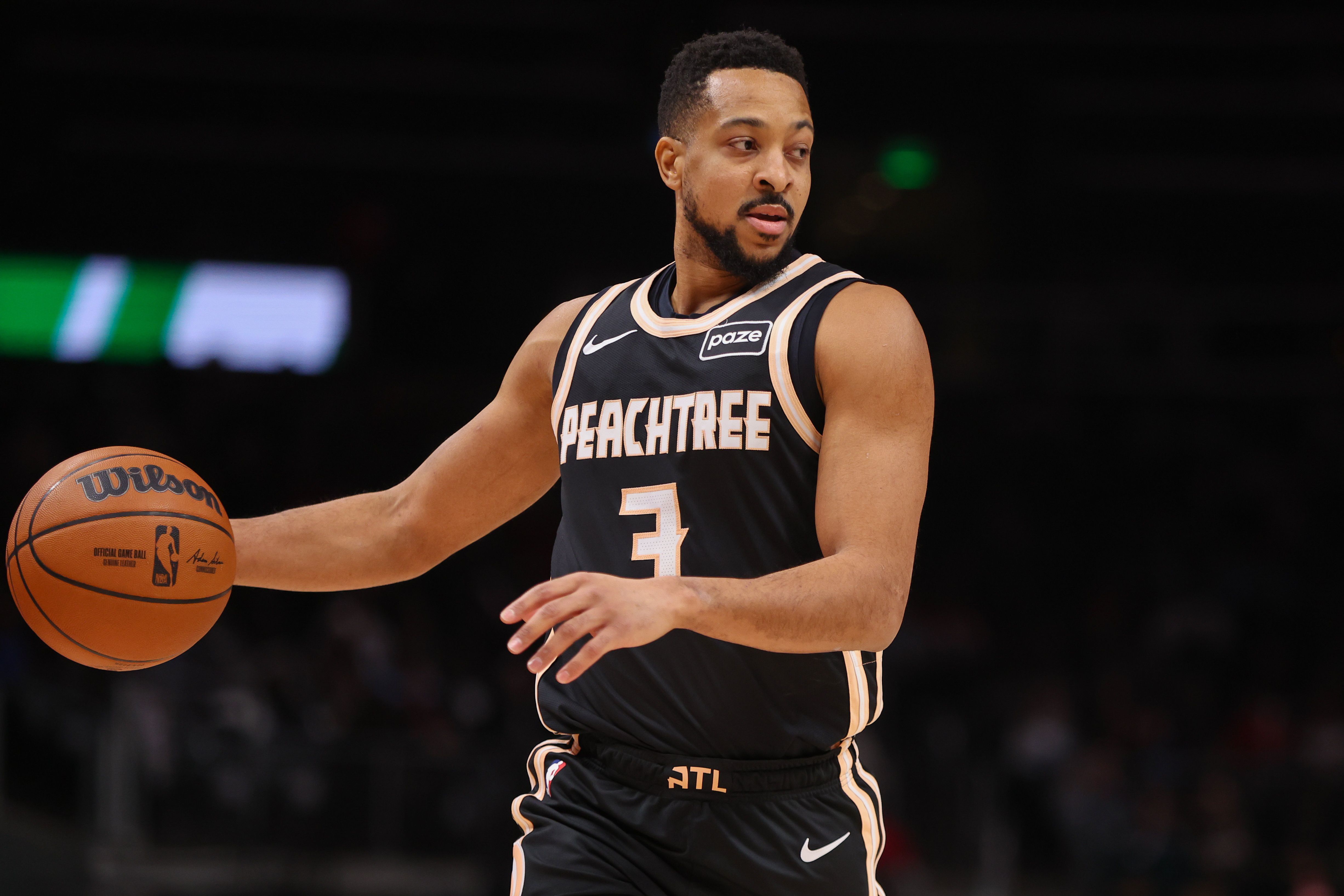 CJ·麦科勒姆1年2100万美元提前续约老鹰，合同含交易保证金