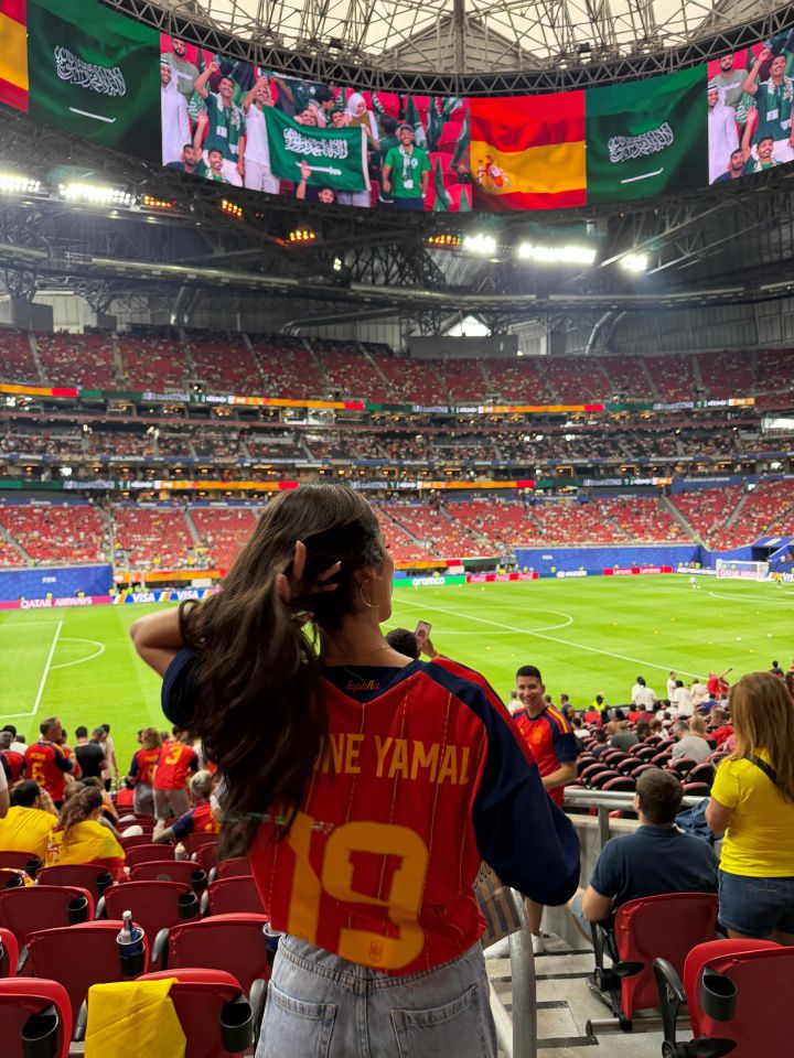 亚马尔世界杯首球助西班牙4-0大胜，女友现场见证  第4张