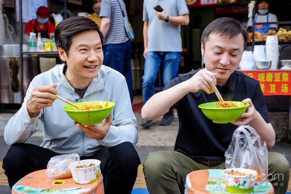 小米集团战略市场部副总经理徐洁云回应雷军传闻并澄清两年记录