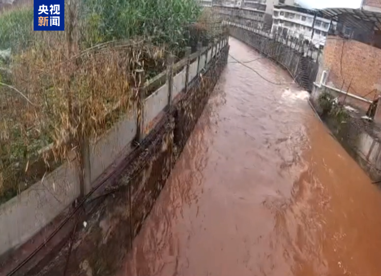 重庆17个区县遭遇暴雨 长寿区日降雨量达135毫米