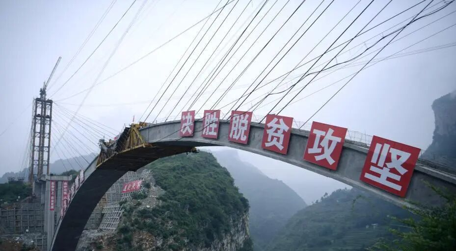 英国北爱尔兰贝尔法斯特持刀袭击事件引发多地骚乱  第3张