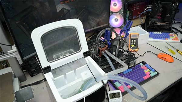 博主TrashBench用制冰机为RTX 3060散热，《赛博朋克2077》核心温度降至22°C  第2张