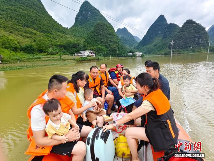 广西河池市强降雨致26136人受灾 累计出动救援力量9672人次