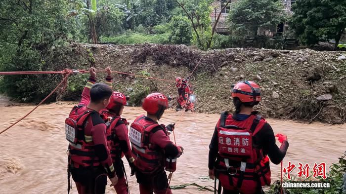 广西河池市强降雨致26136人受灾 累计出动救援力量9672人次  第2张