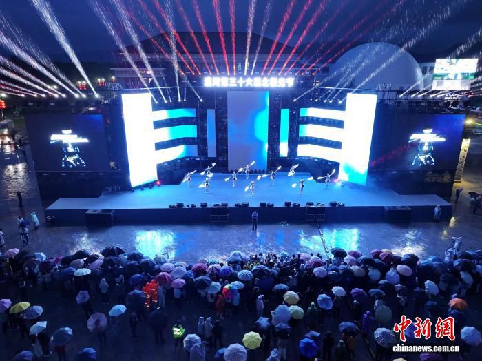 漠河第36届北极光节夏至启幕 大批游客现场体验“白夜”现象  第2张