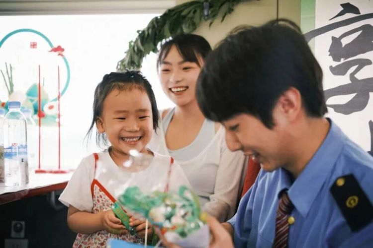 郑州局集团公司G2693次列车于6月16日开展端午主题活动  第3张