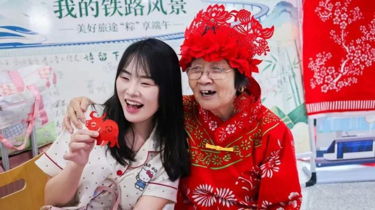 郑州局集团公司G2693次列车于6月16日开展端午主题活动  第5张