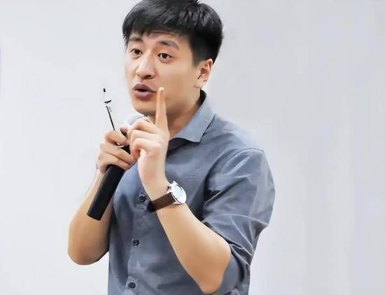 张雪峰原声挂件引发争议：祝福纪念与消费逝者之辩  第3张