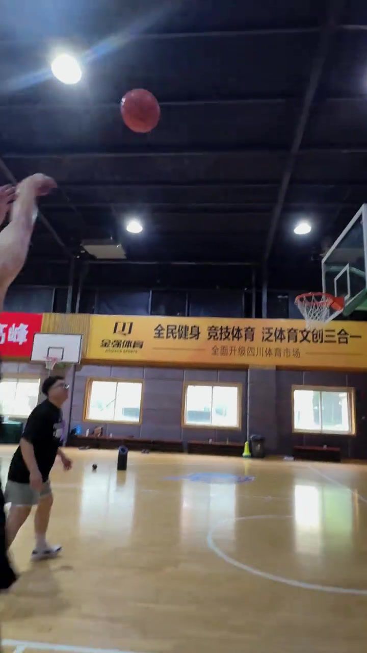 赵睿社媒晒休赛期训练视频：慢慢恢复，减减减