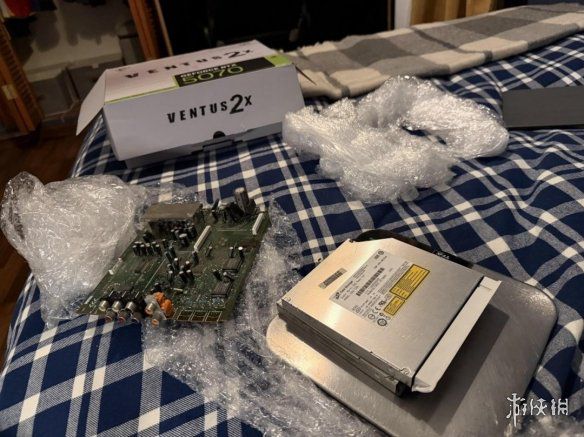 亚马逊买家称购微星RTX 5070显卡收到废弃电路板与DVD  第2张
