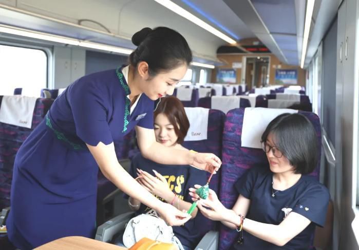 铁路部门开展端午主题宣传 G2693次列车于6月16日组织家书民俗活动  第5张