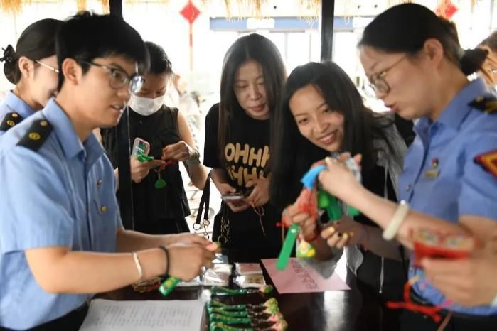 铁路部门开展端午主题宣传 G2693次列车于6月16日组织家书民俗活动  第12张
