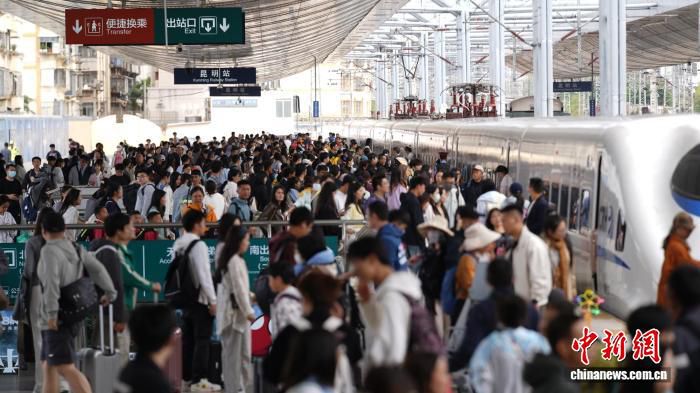 云南铁路端午假期发送旅客112.3万人次 创历年新高