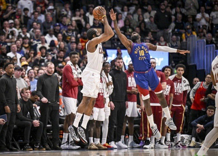 NBA发布年度焦点战裁判报告 梳理十大争议关键时刻判罚  第10张