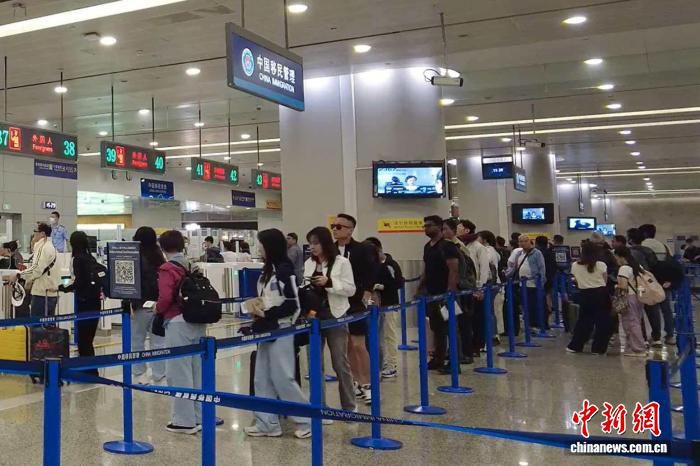 上海口岸出入境人员突破2000万 外籍旅客同比增长逾两成